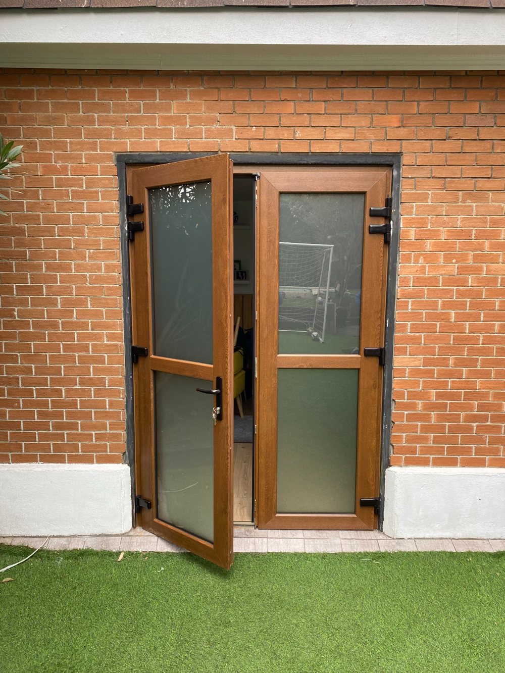 Puerta doble PVC roble con empavonado